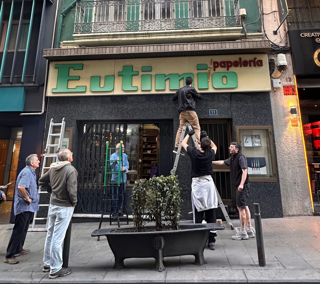 Rescate de rótulo de la Papelería&nbsp;Eutimio